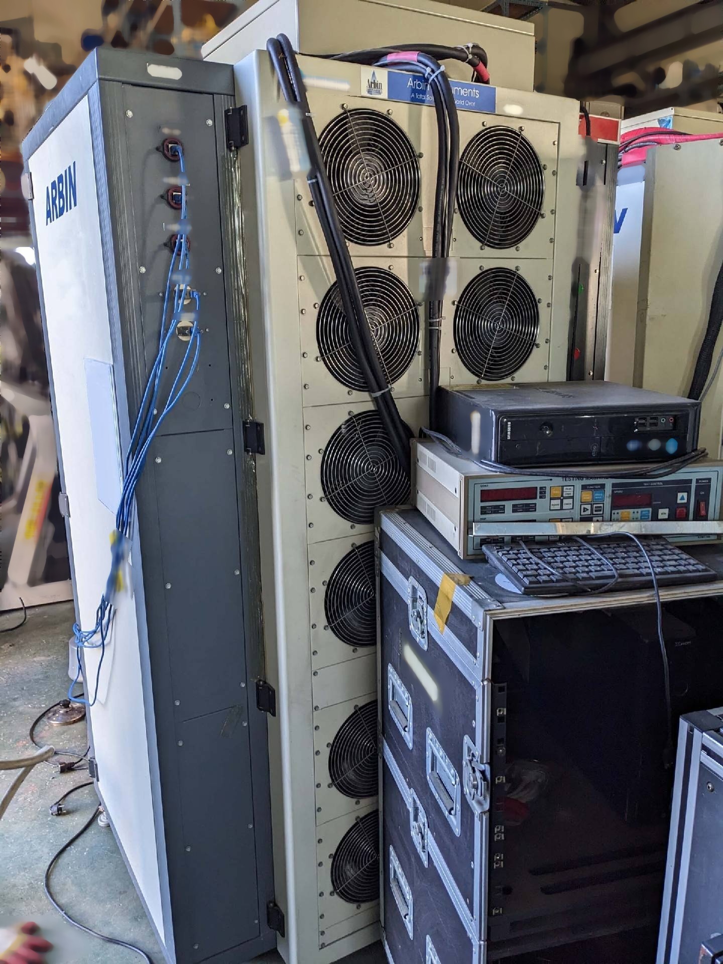 Foto Verwendet ARBIN INSTRUMENTS BT-2000 Zum Verkauf