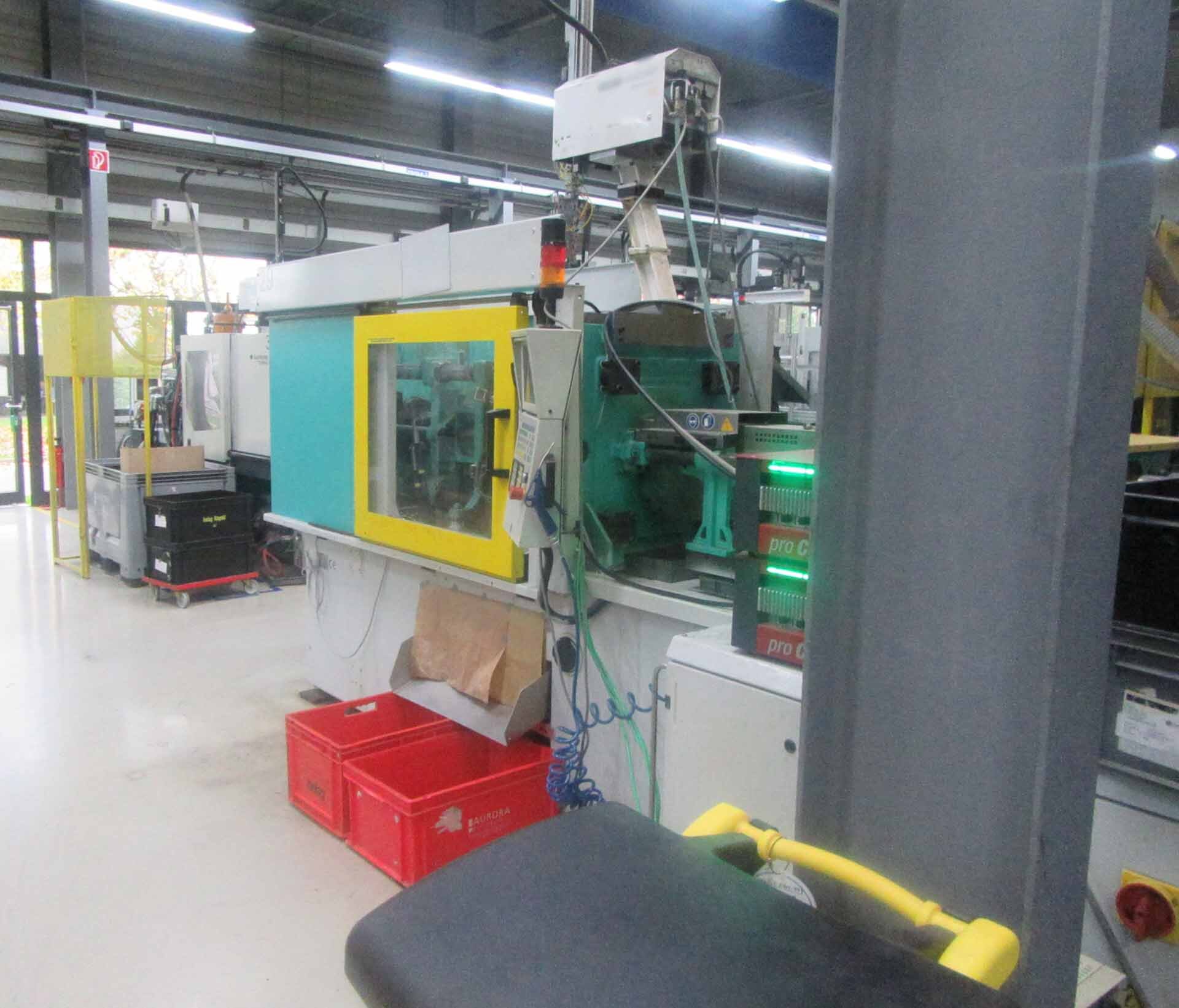 Photo Utilisé ARBURG Injection molding machine À vendre