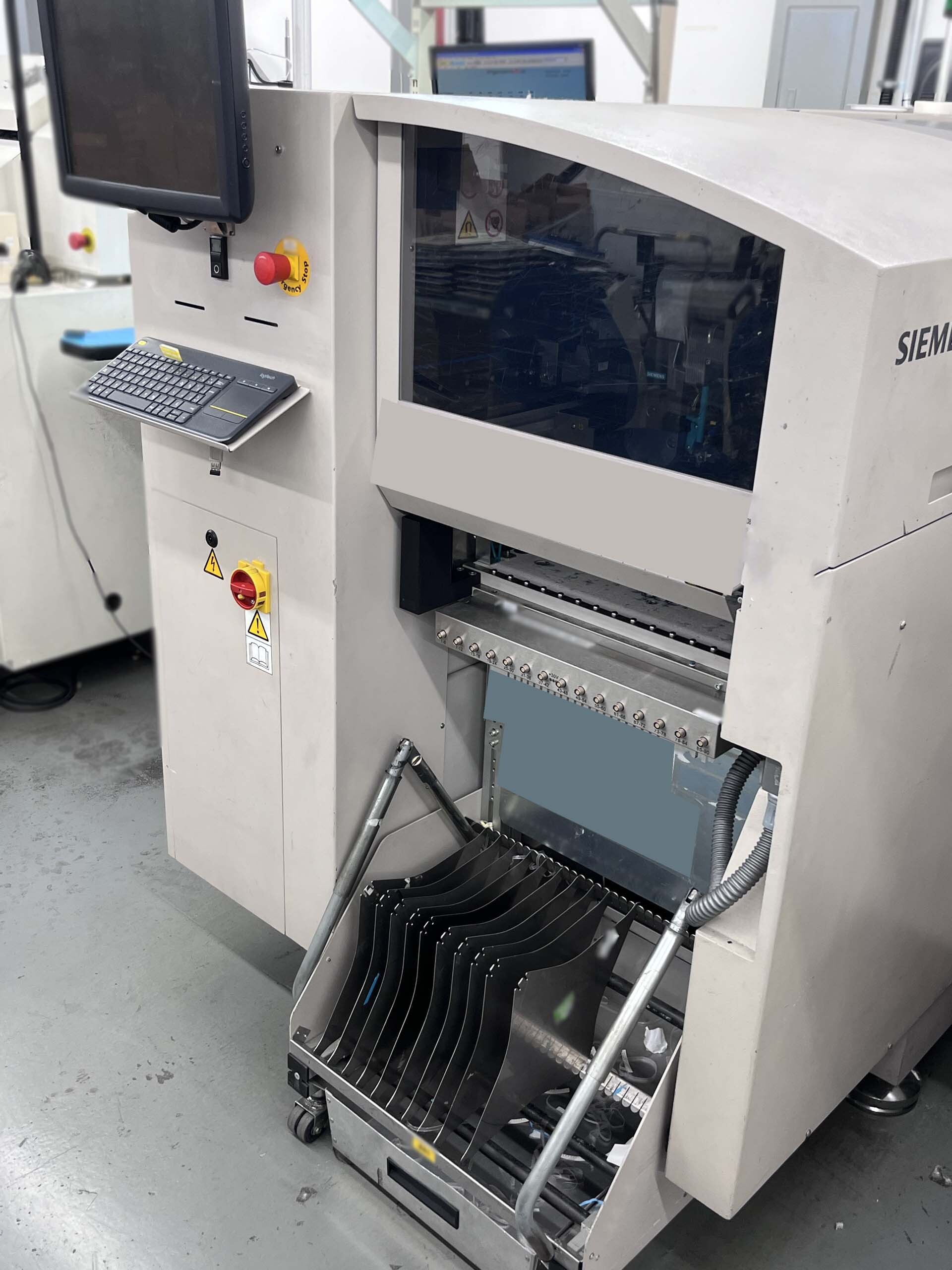 Photo Used ASM / SIEMENS Lot of pick and place machines For Sale