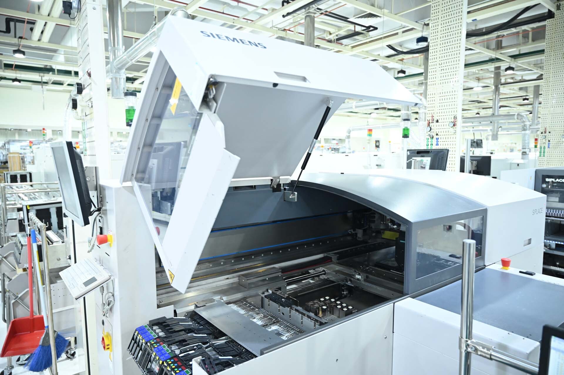 Photo Utilisé ASM / SIEMENS SIplace D1 À vendre