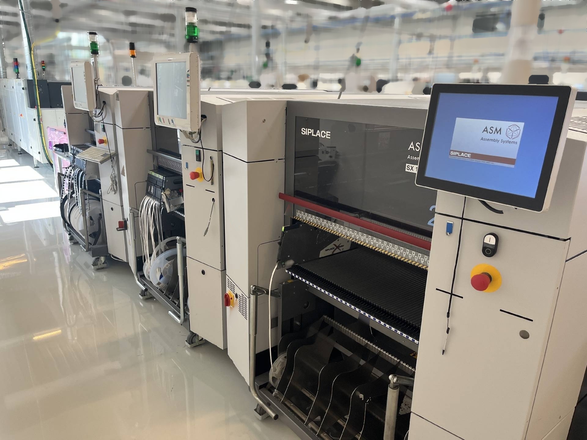 사진 사용됨 ASM Lot of pick and place machines and feeders 판매용