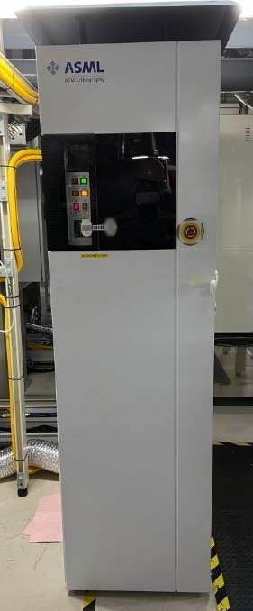 Photo Used ASML PAS 5500 / 700D For Sale