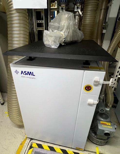 Photo Used ASML PAS 5500 / 700D For Sale