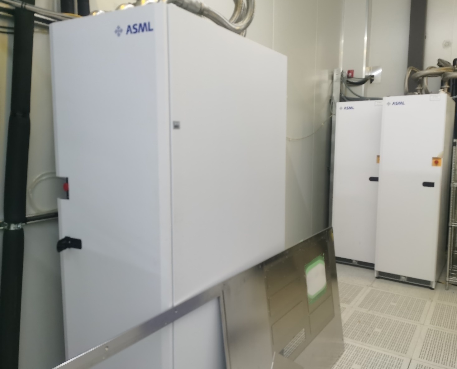 Photo Used ASML Twinscan AT 1100B For Sale