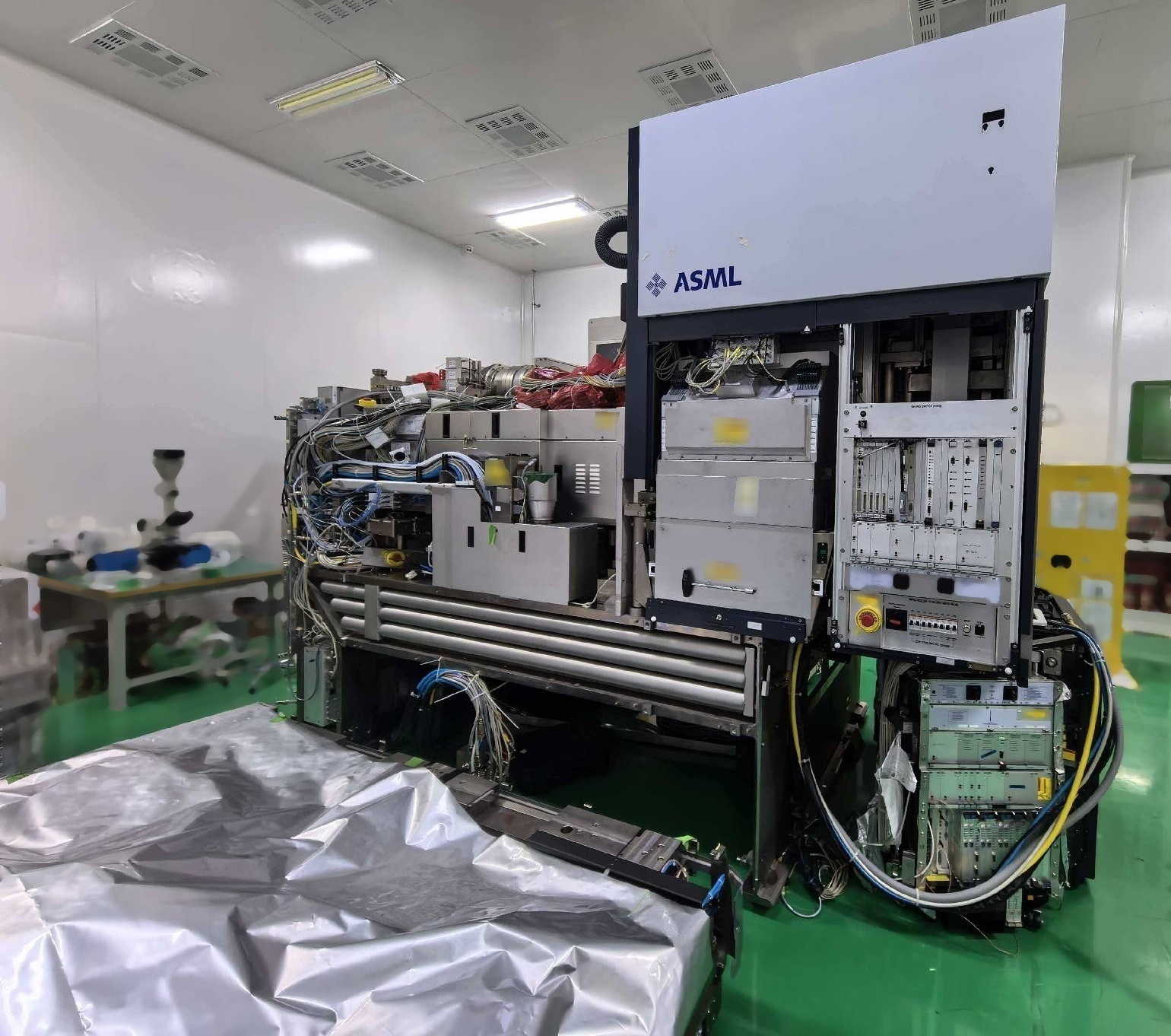 Photo Used ASML Twinscan AT 1100B For Sale