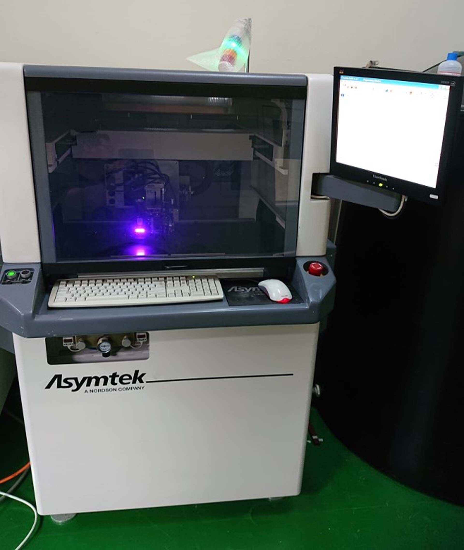 Photo Used ASYMTEK X-1010 For Sale