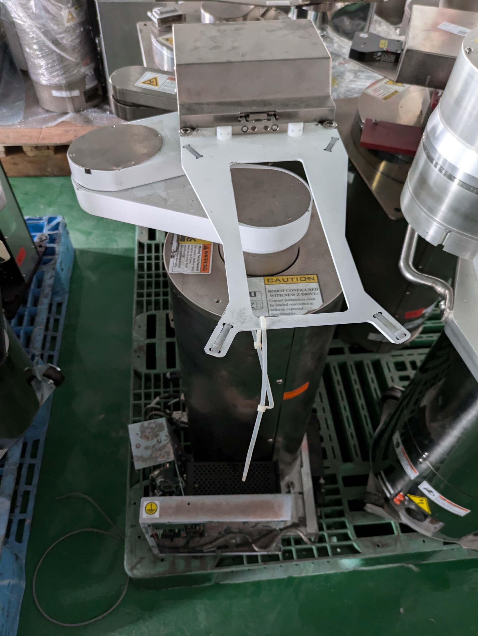 圖為 已使用的 ASYST Robots 待售