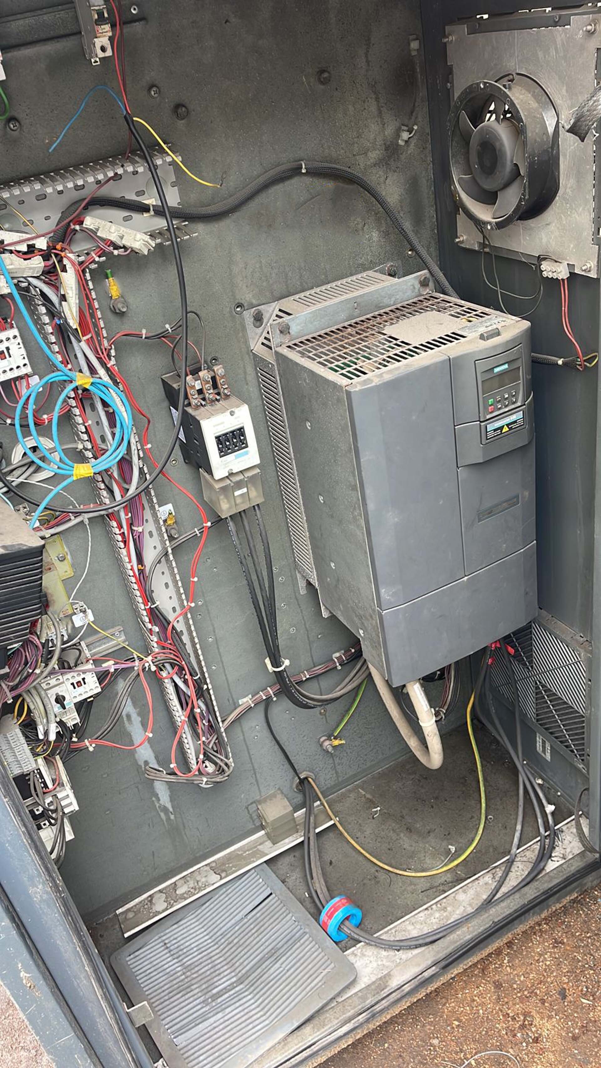 圖為 已使用的 ATLAS COPCO ZT22 VSD 待售