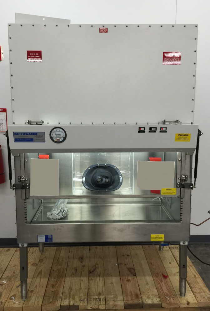 Photo Used BAKER SterilGARD SG 400M For Sale