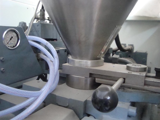 Photo Used BATTENFELD BA 750 CD Plus For Sale