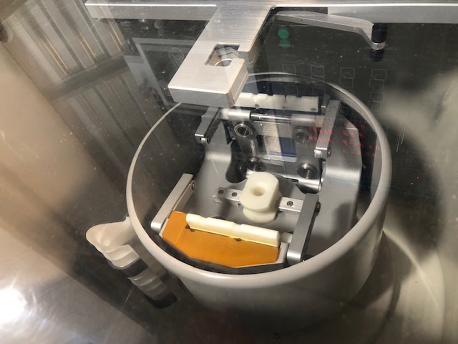 BAXTER CS 3000 Lab Equipment used for sale price #9245419 > buy from CAE