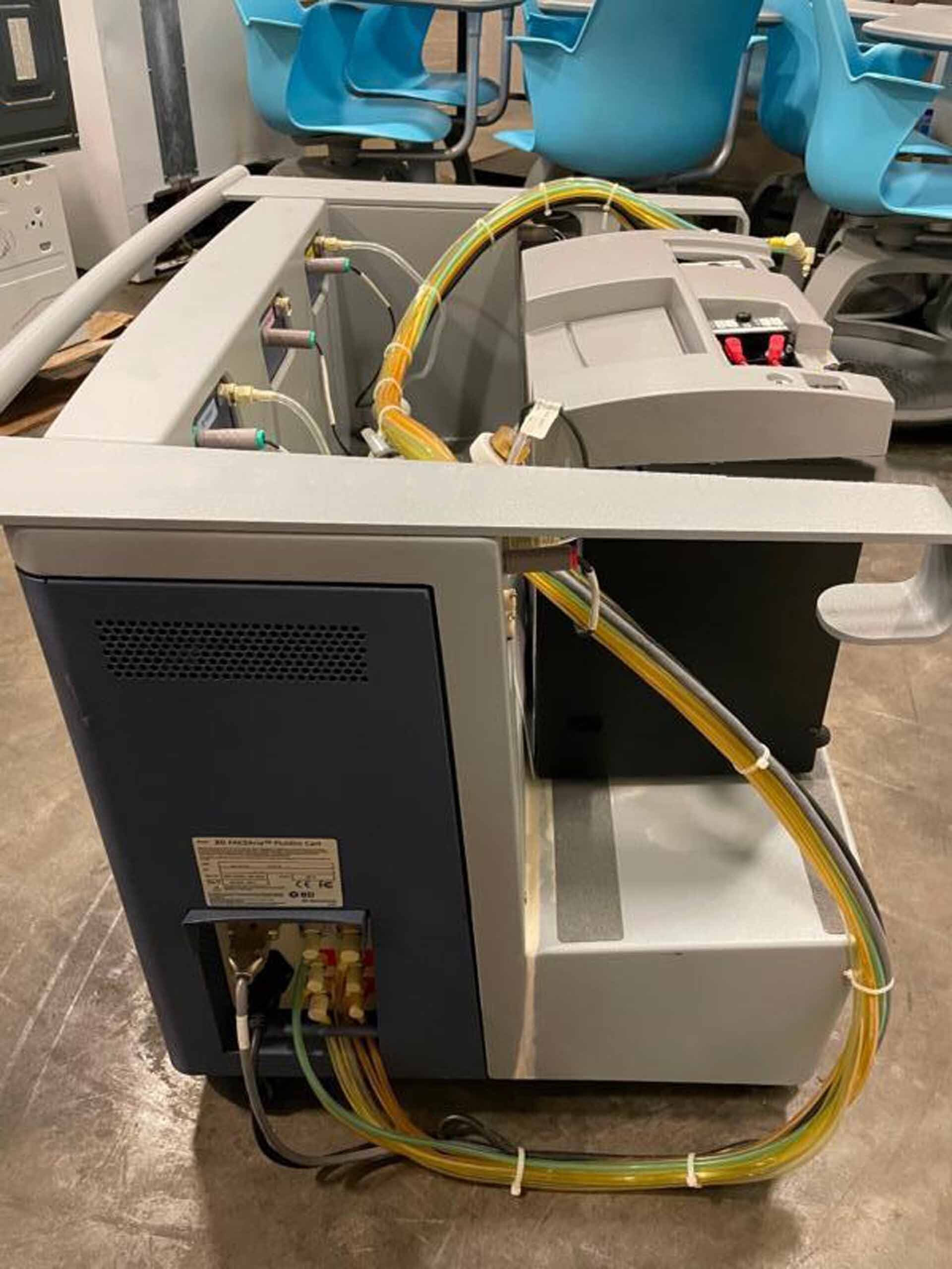 Photo Used BD BIOSCIENCES / BIO-RAD Fluidics cart for FASCAria For Sale