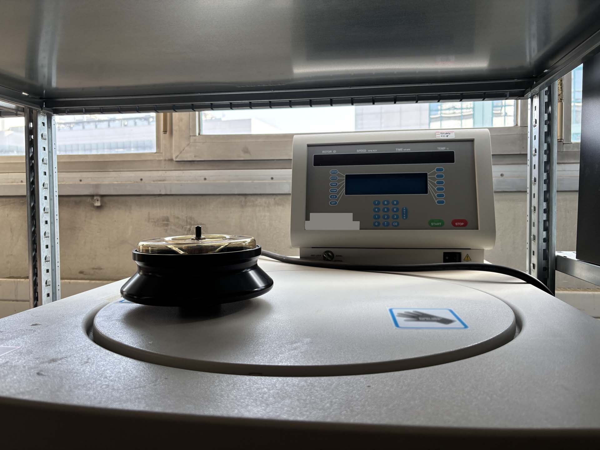 Photo Used BECKMAN COULTER Avanti J-301 For Sale