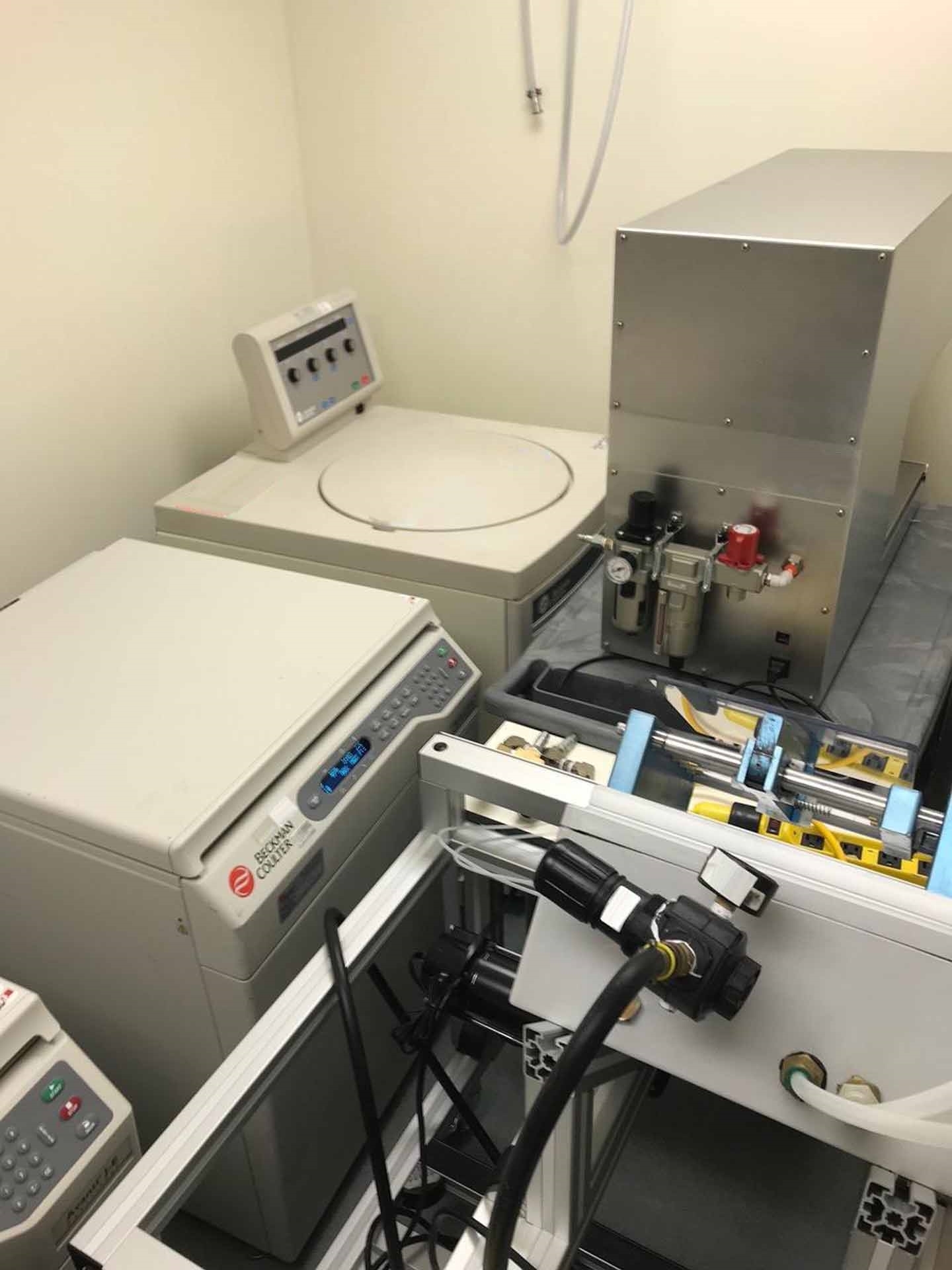 Photo Used BECKMAN COULTER Avanti J-E For Sale