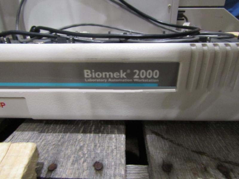 Photo Used BECKMAN COULTER Biomek 2000 For Sale