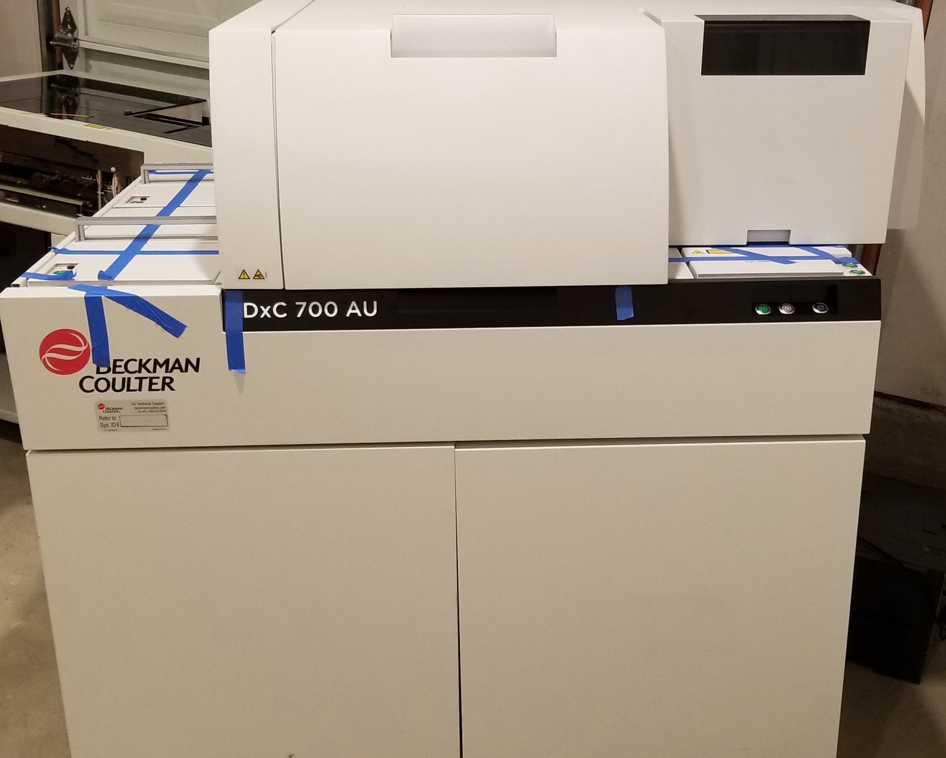 Photo Used BECKMAN COULTER DXC 700 AU For Sale