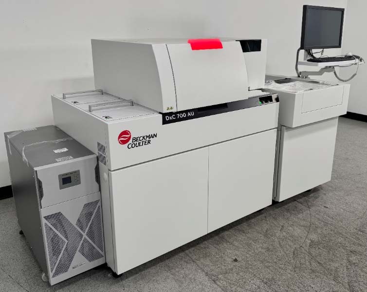 Photo Used BECKMAN COULTER DxC 700 AU For Sale