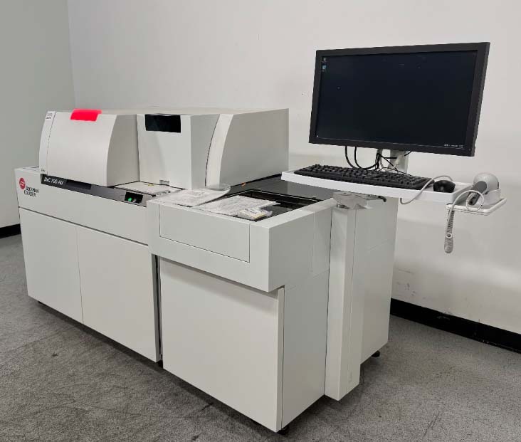 Photo Used BECKMAN COULTER DxC 700 AU For Sale