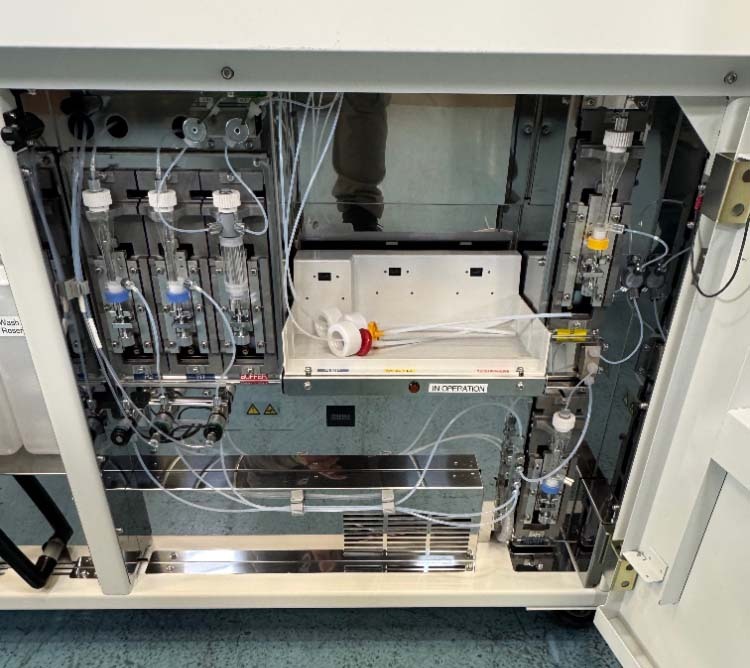 Photo Used BECKMAN COULTER DxC 700 AU For Sale