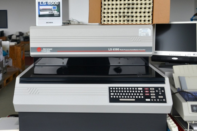 Photo Used BECKMAN COULTER LS 6500 For Sale