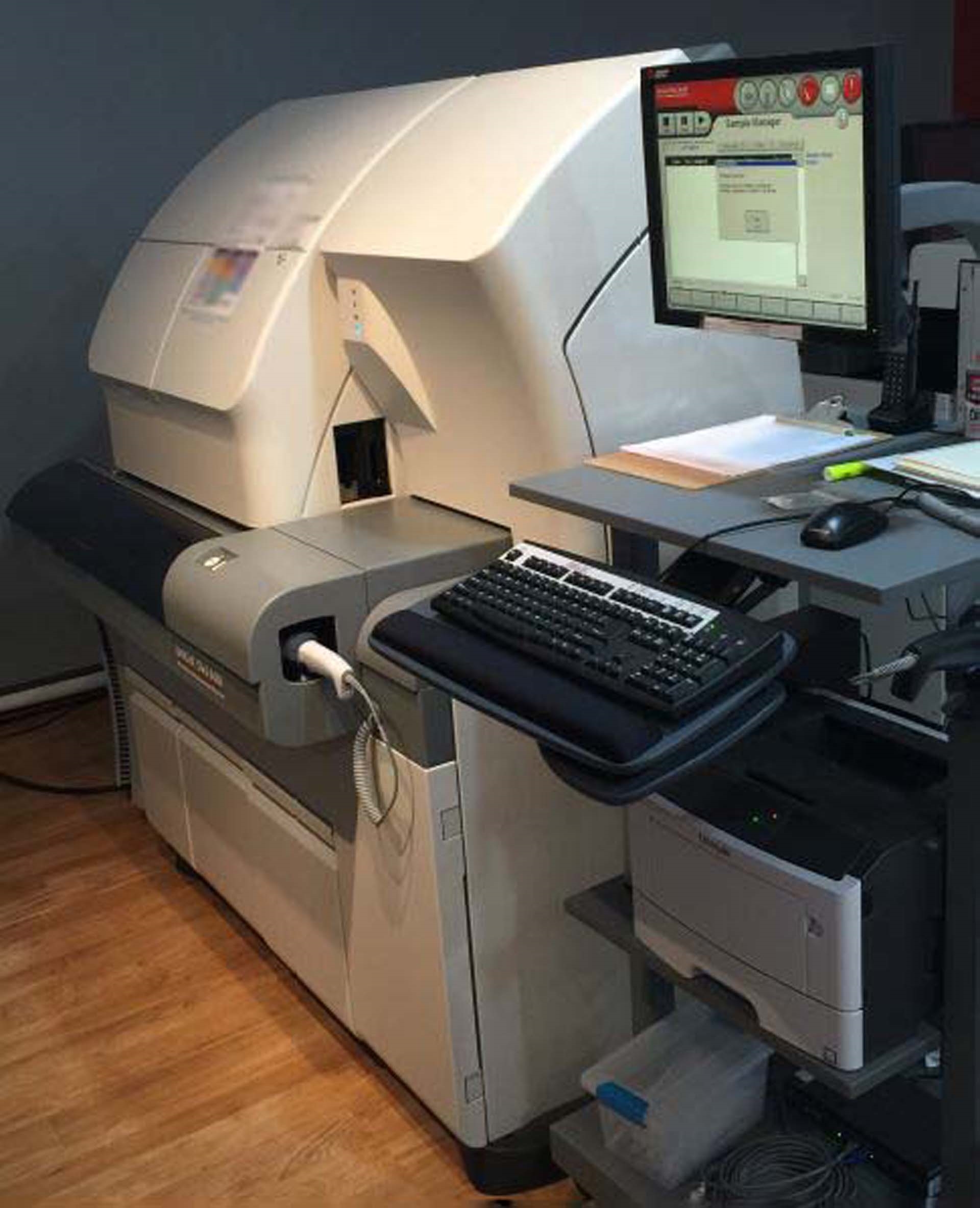 Photo Used BECKMAN COULTER UniCel DxI 600 For Sale