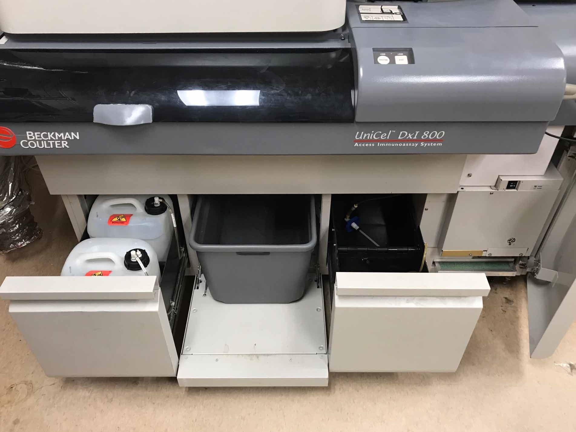 Photo Used BECKMAN COULTER UniCel DxI 800 For Sale