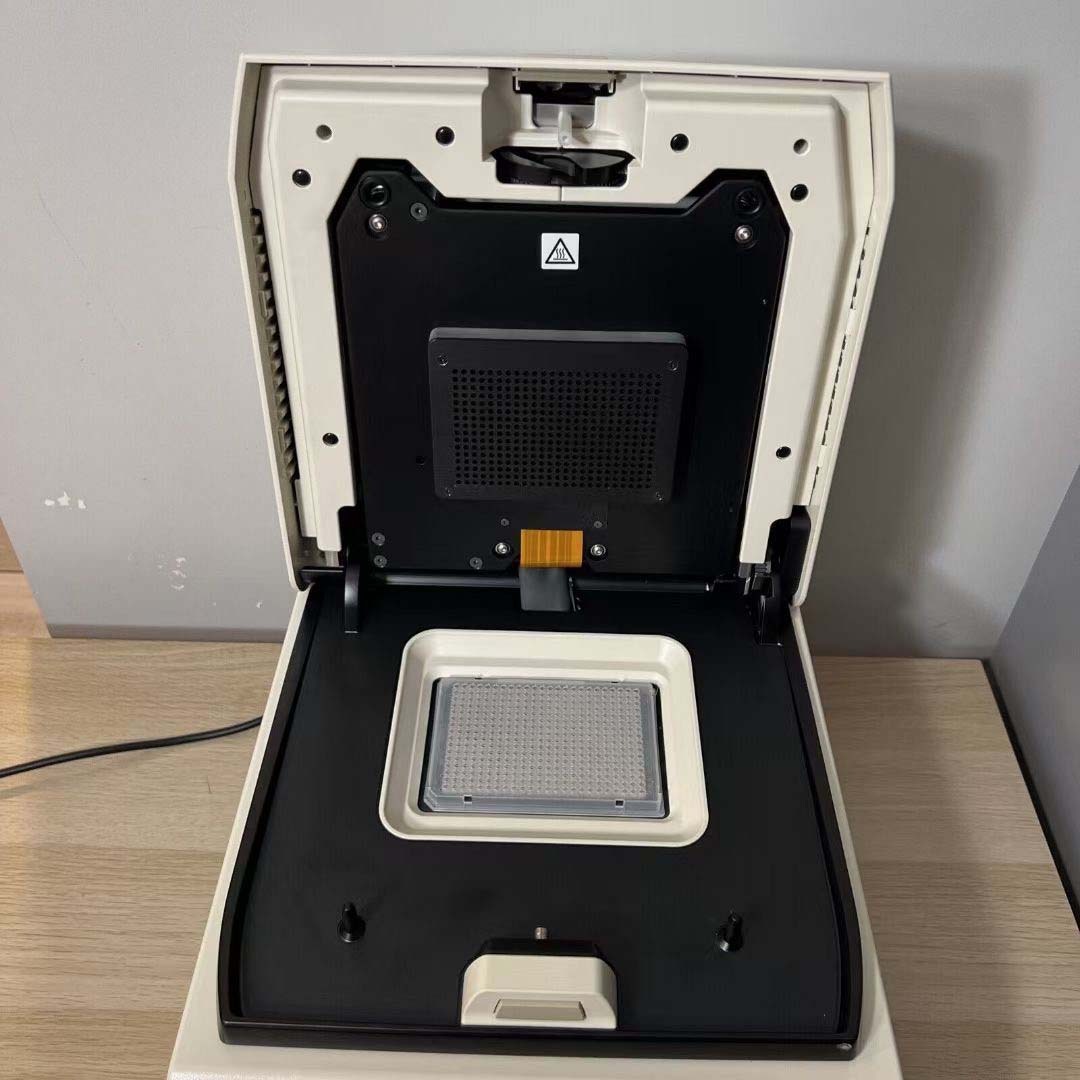 Photo Used BIO-RAD CFX384 For Sale