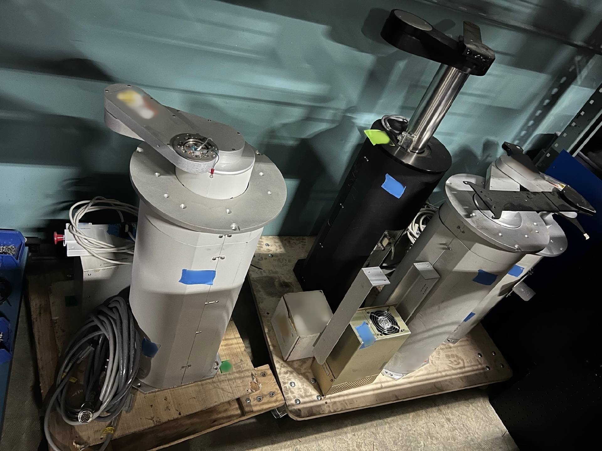 Foto Verwendet BROOKS AUTOMATION Robots Zum Verkauf