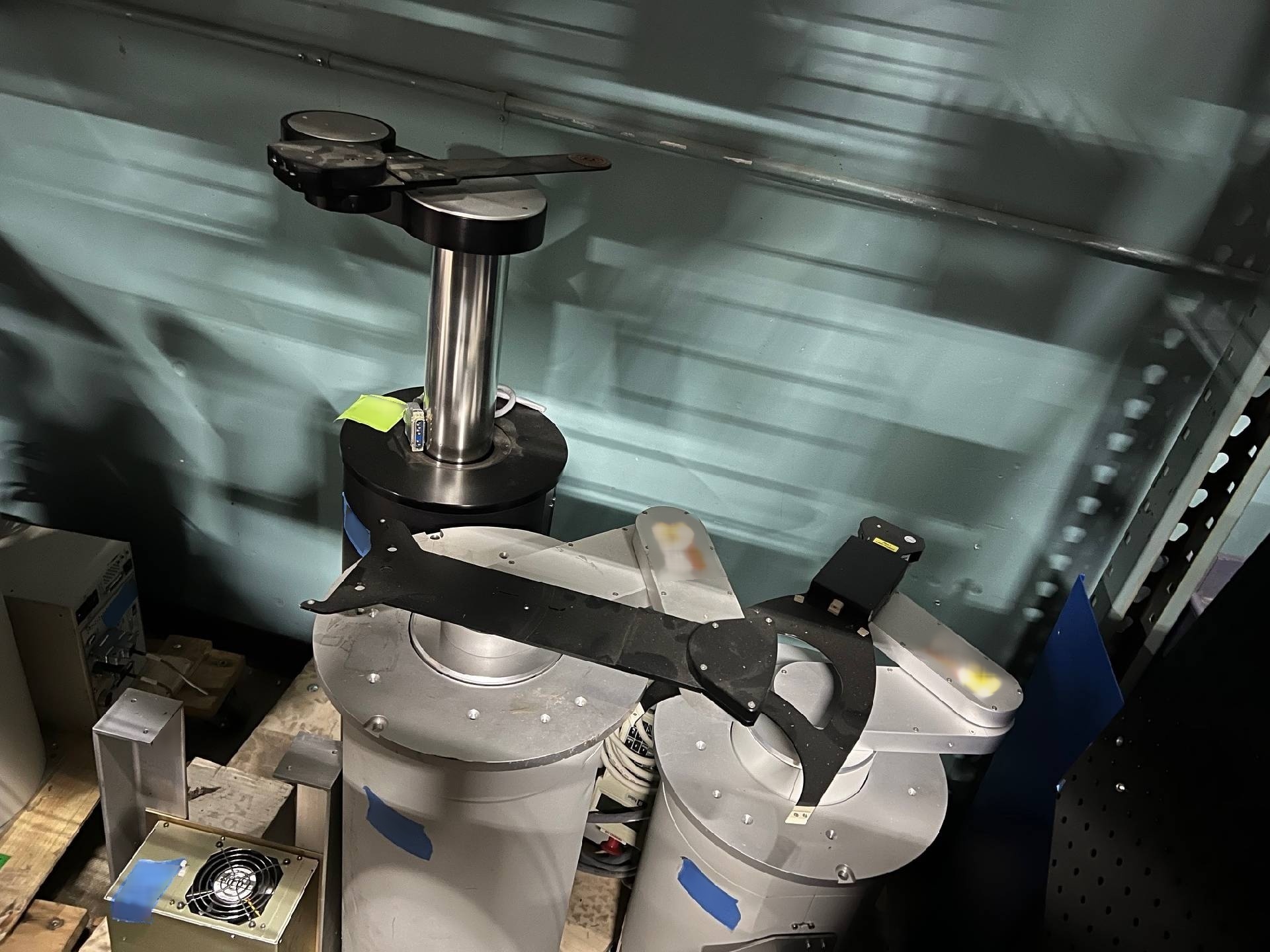 Foto Verwendet BROOKS AUTOMATION Robots Zum Verkauf