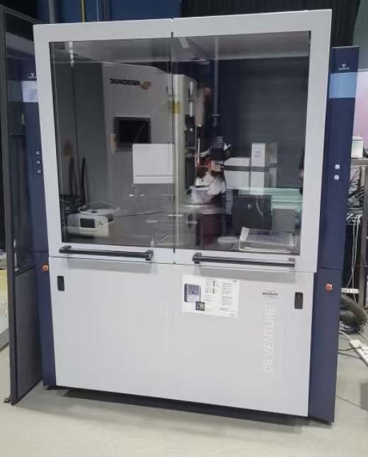 Photo Utilisé BRUKER-AXS D8 Venture À vendre