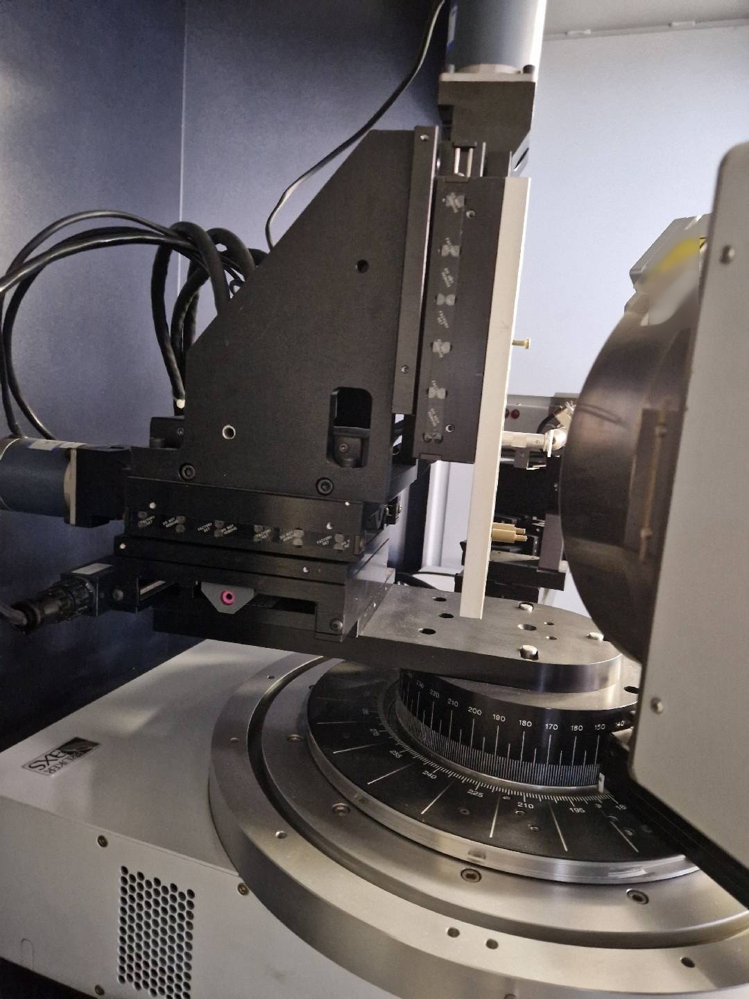 사진 사용됨 BRUKER-AXS AXS D8 Discover 판매용