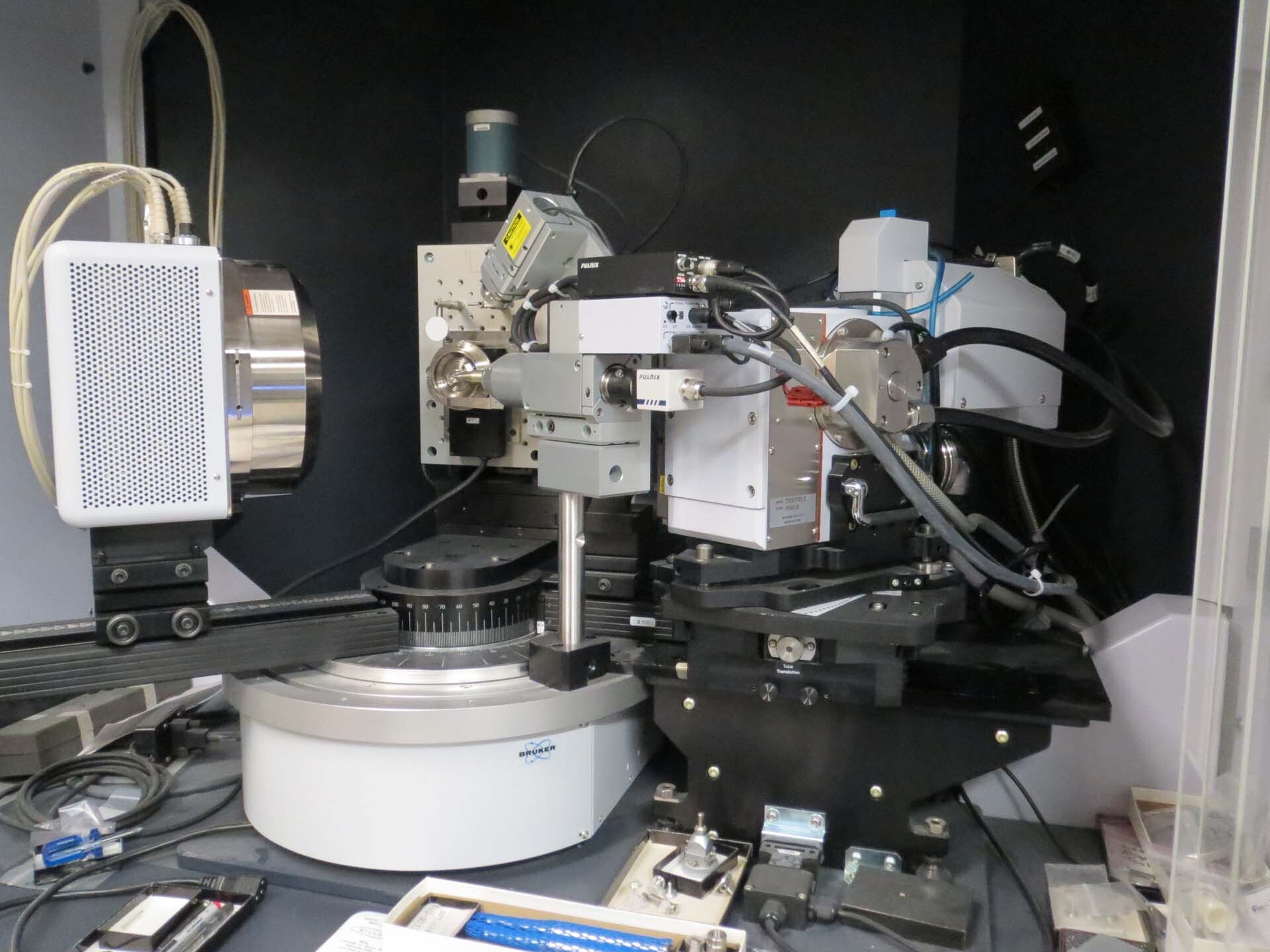 Photo Used BRUKER-AXS D8 For Sale