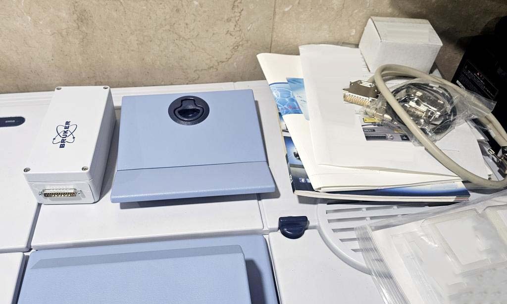 フォト（写真） 使用される BRUKER-AXS Vertex 70 販売のために