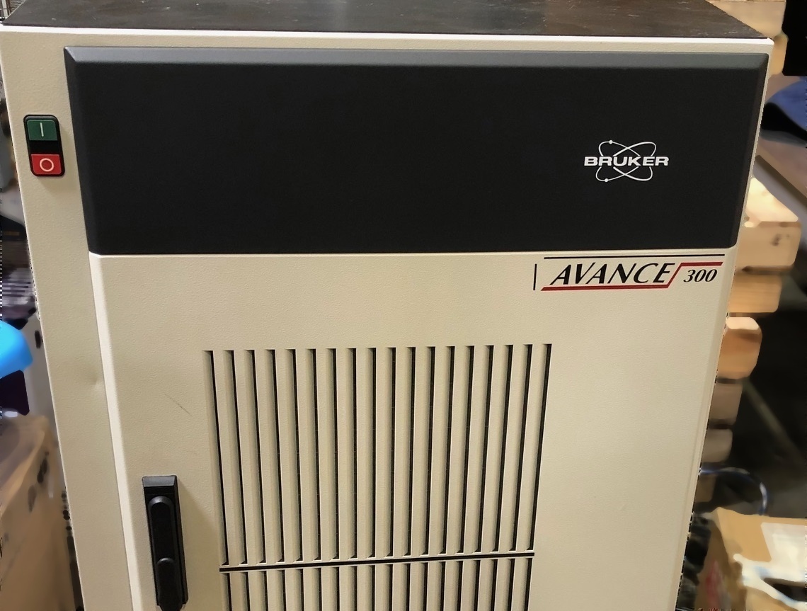 사진 사용됨 BRUKER Avance 300 판매용