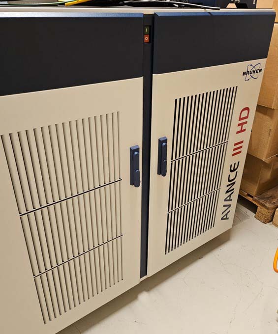 Foto Verwendet BRUKER Console for Avance III HD Zum Verkauf