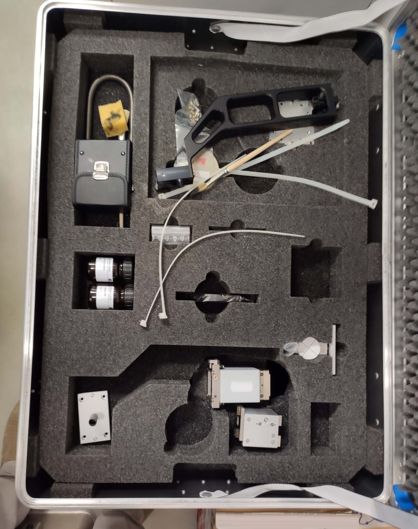 BRUKER D8 Advance X-ray Equipment used for sale price #293680870, 2003 ...