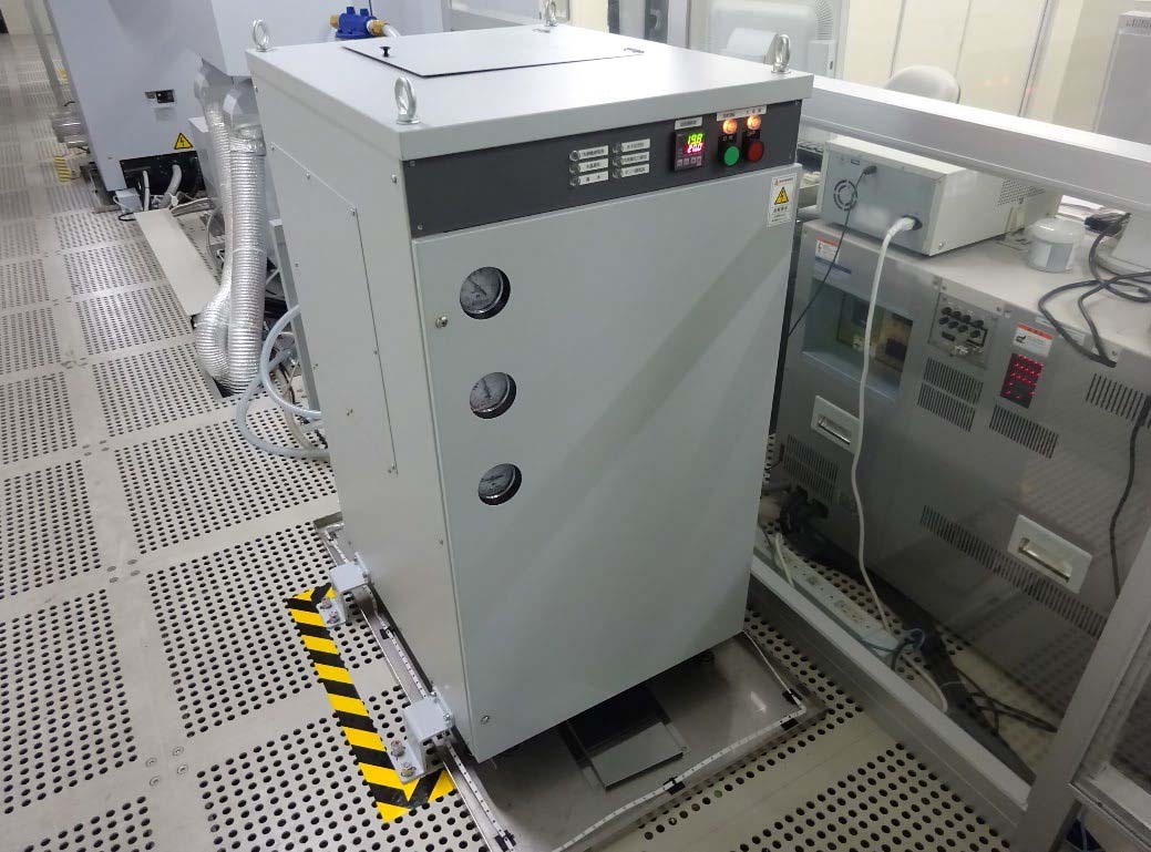 Photo Used BRUKER-AXS AXS D8 Discover For Sale