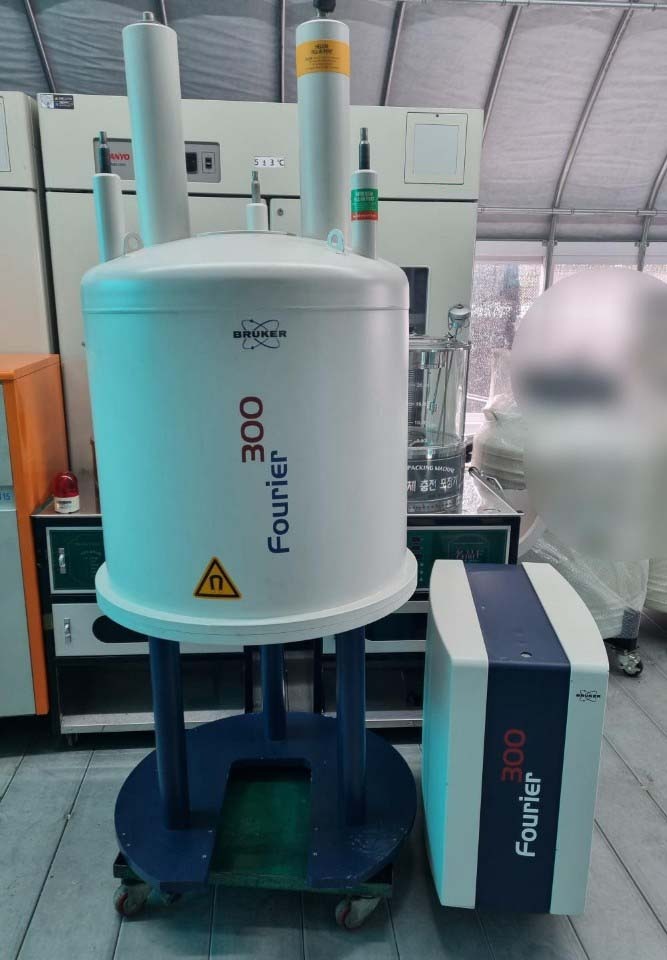 Foto Verwendet BRUKER Fourier 300 Zum Verkauf