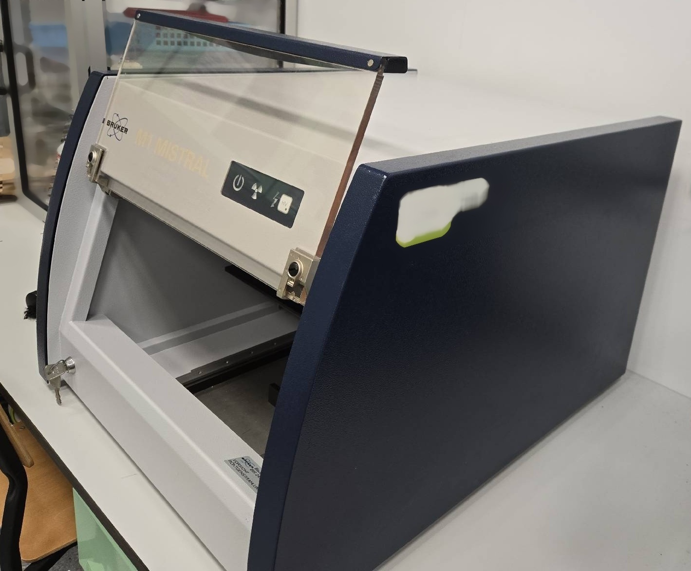 Photo Utilisé BRUKER M1 Mistral À vendre