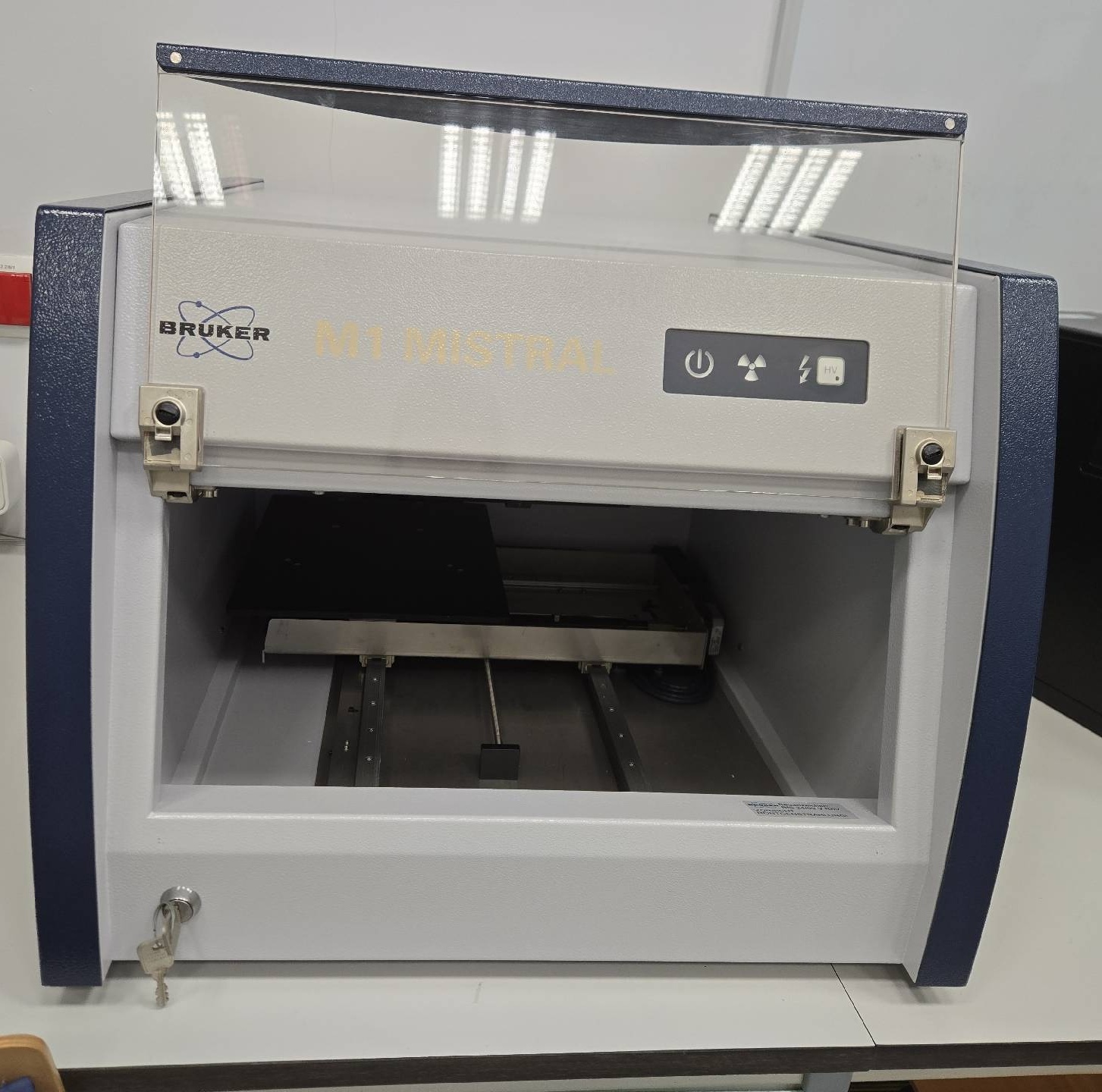 Photo Utilisé BRUKER M1 Mistral À vendre