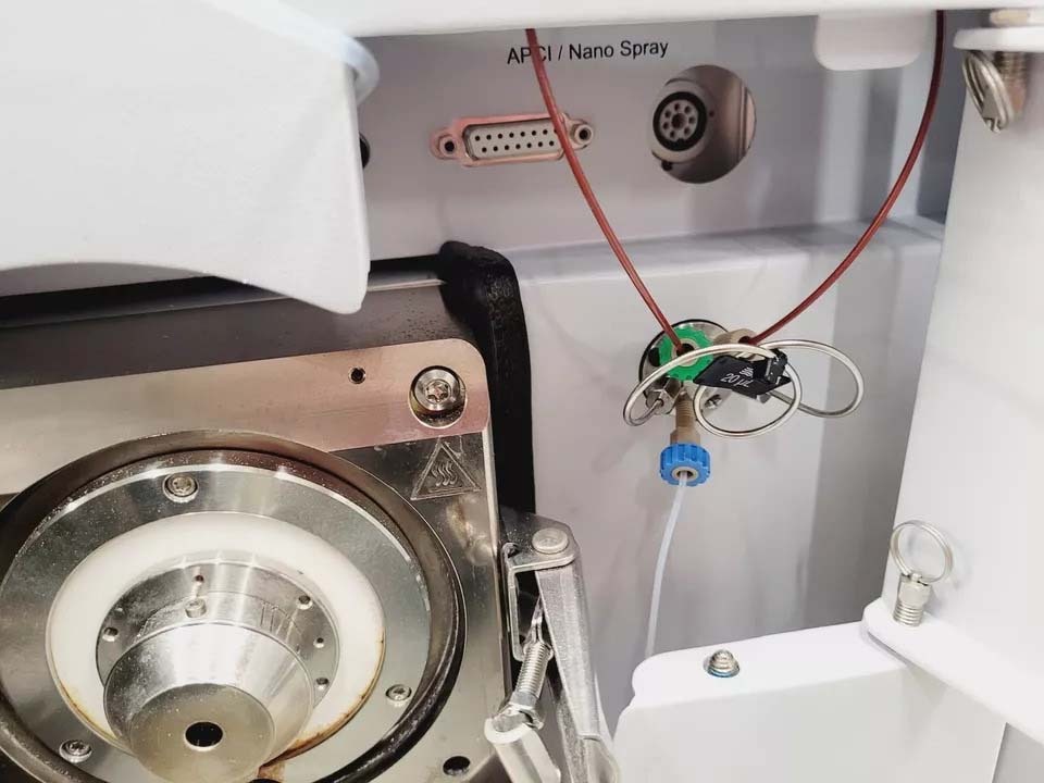 圖為 已使用的 BRUKER MicrOTOF II 待售