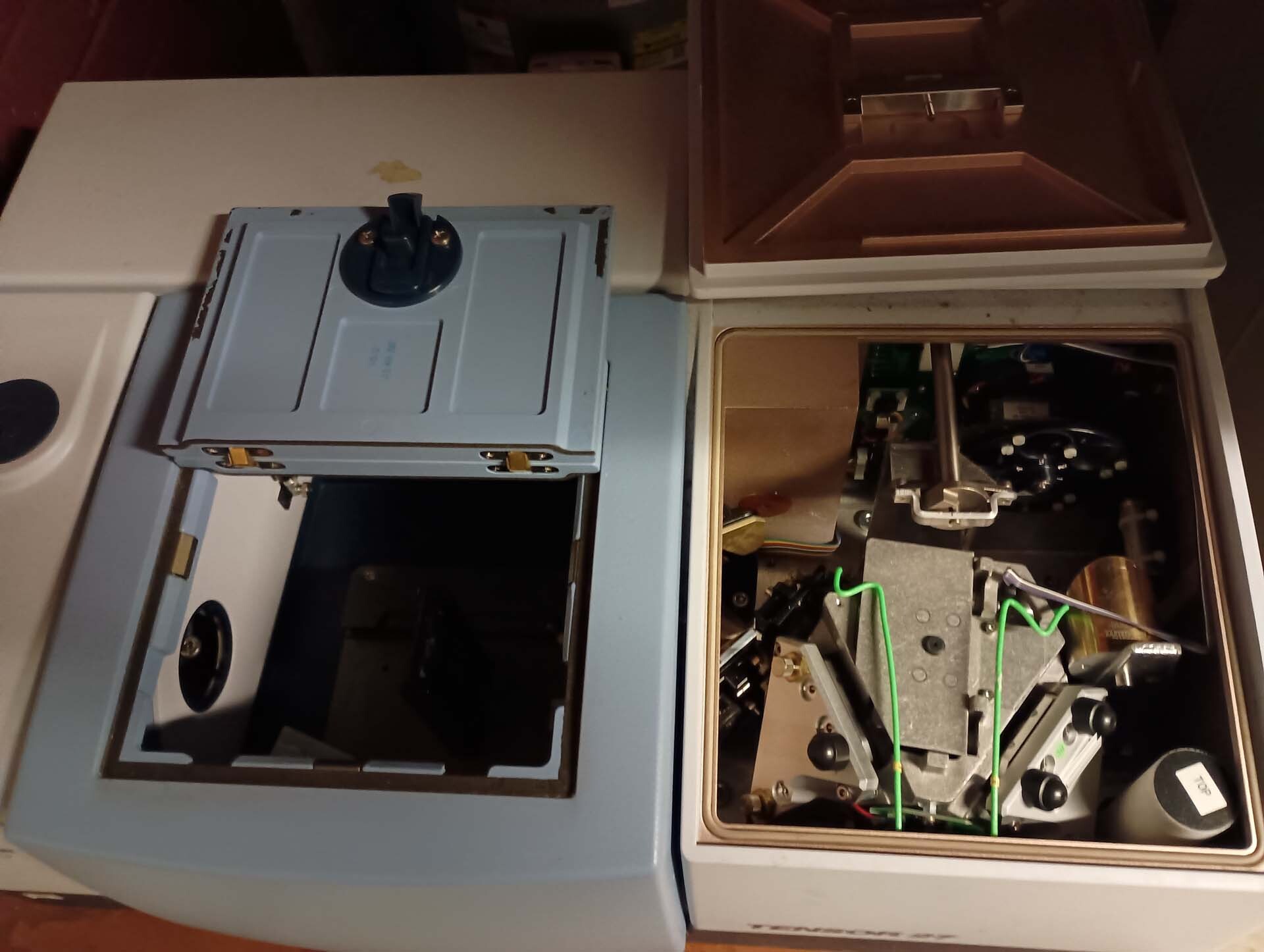 Foto Verwendet BRUKER Tensor 27 Zum Verkauf