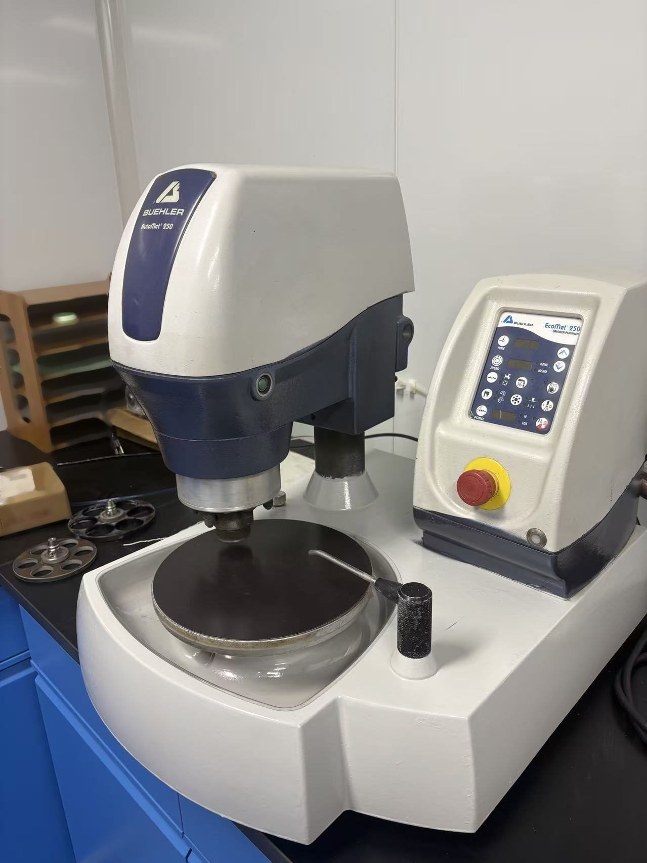 사진 사용됨 BUEHLER Automet 250 판매용