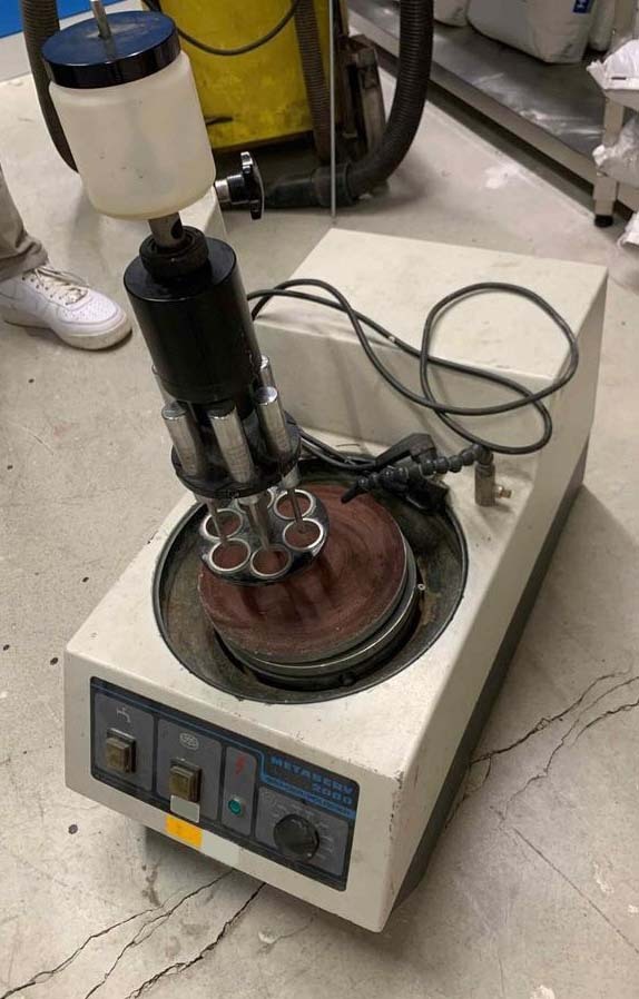 Photo Utilisé BUEHLER Metaserv 2000 À vendre