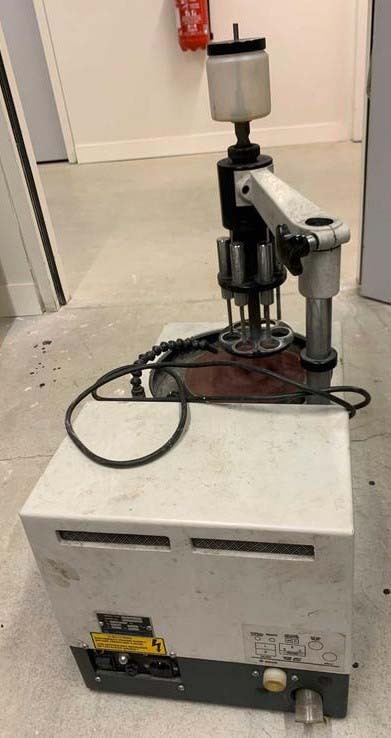 Photo Utilisé BUEHLER Metaserv 2000 À vendre