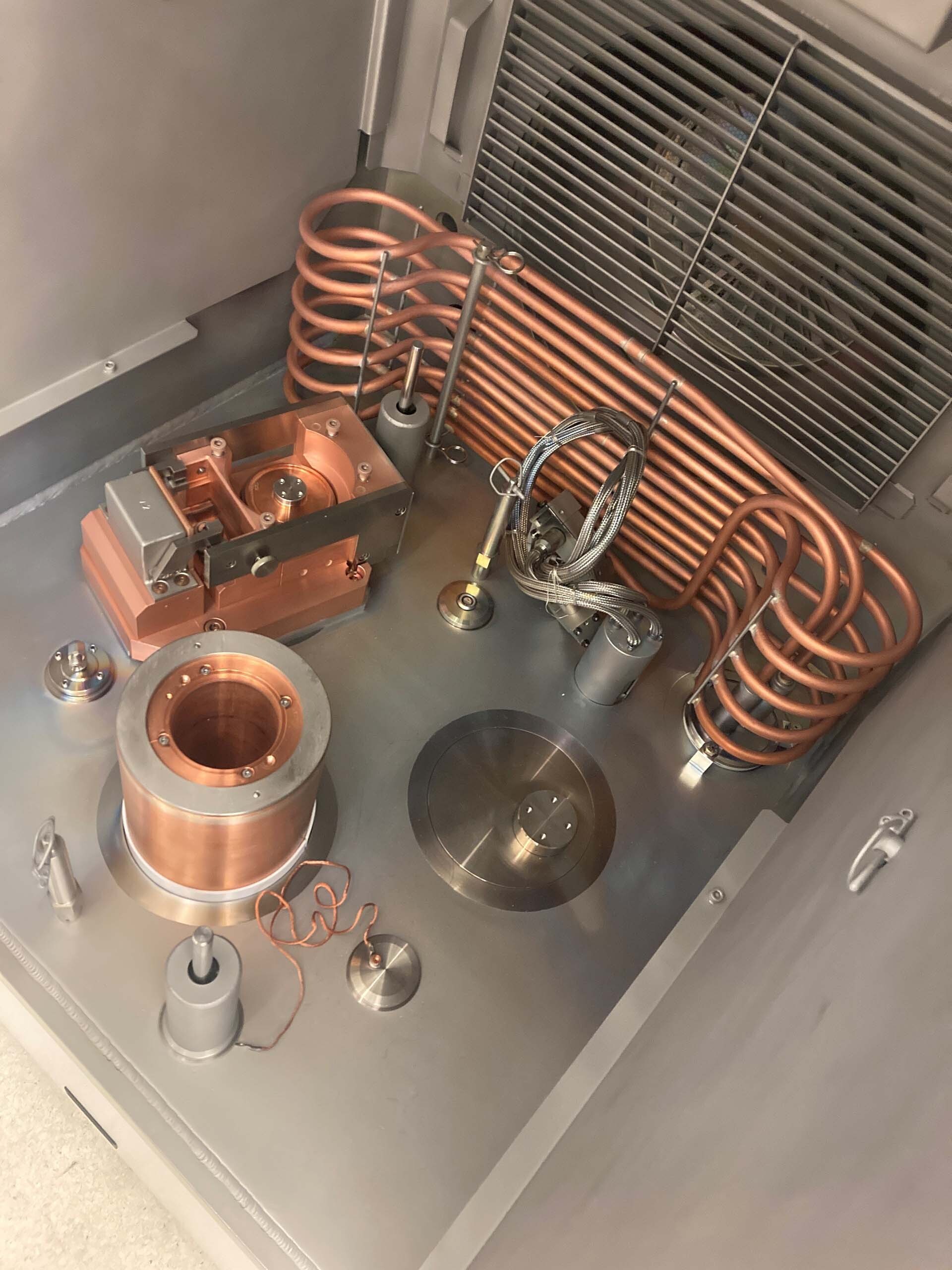 Foto Verwendet BUHLER / LEYBOLD OPTICS SYRUSpro 710 Zum Verkauf