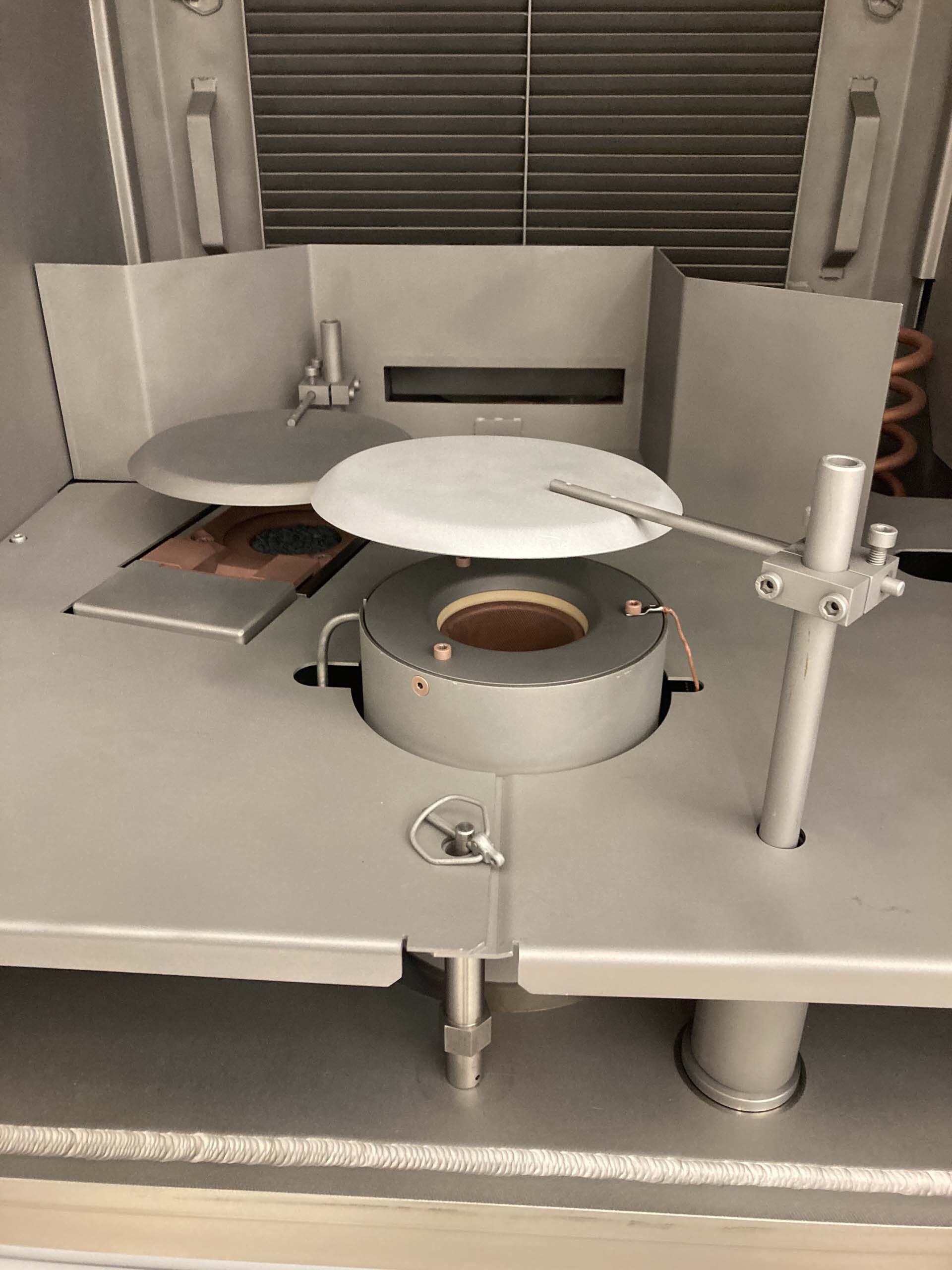 Foto Verwendet BUHLER / LEYBOLD OPTICS SYRUSpro 710 Zum Verkauf
