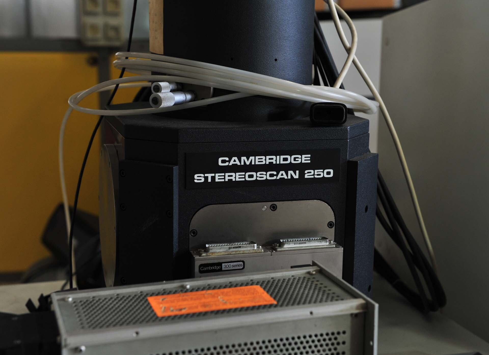 Photo Used CAMBRIDGE Stereoscan 250 For Sale