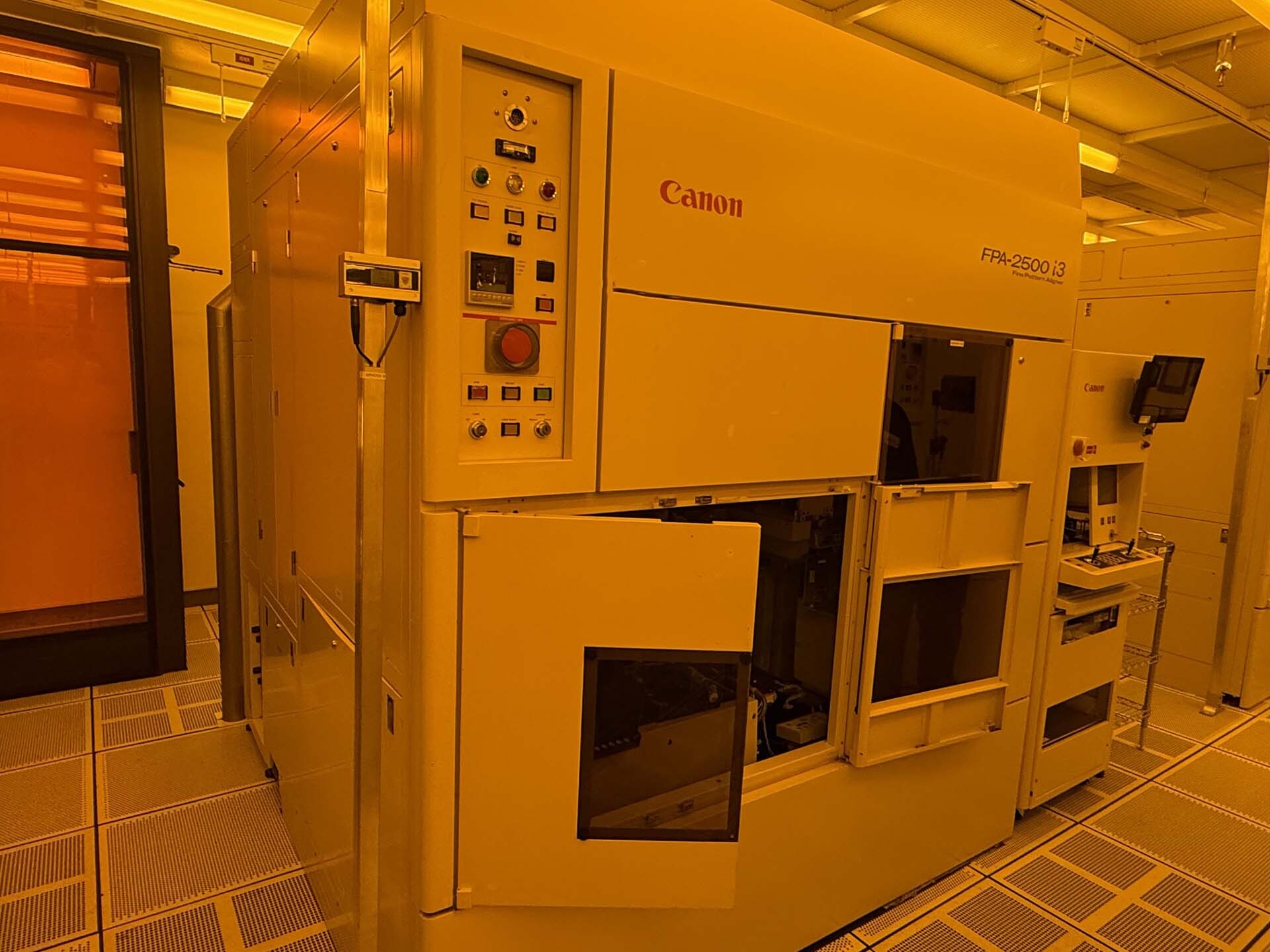 Photo Used CANON FPA 2500 i3 For Sale