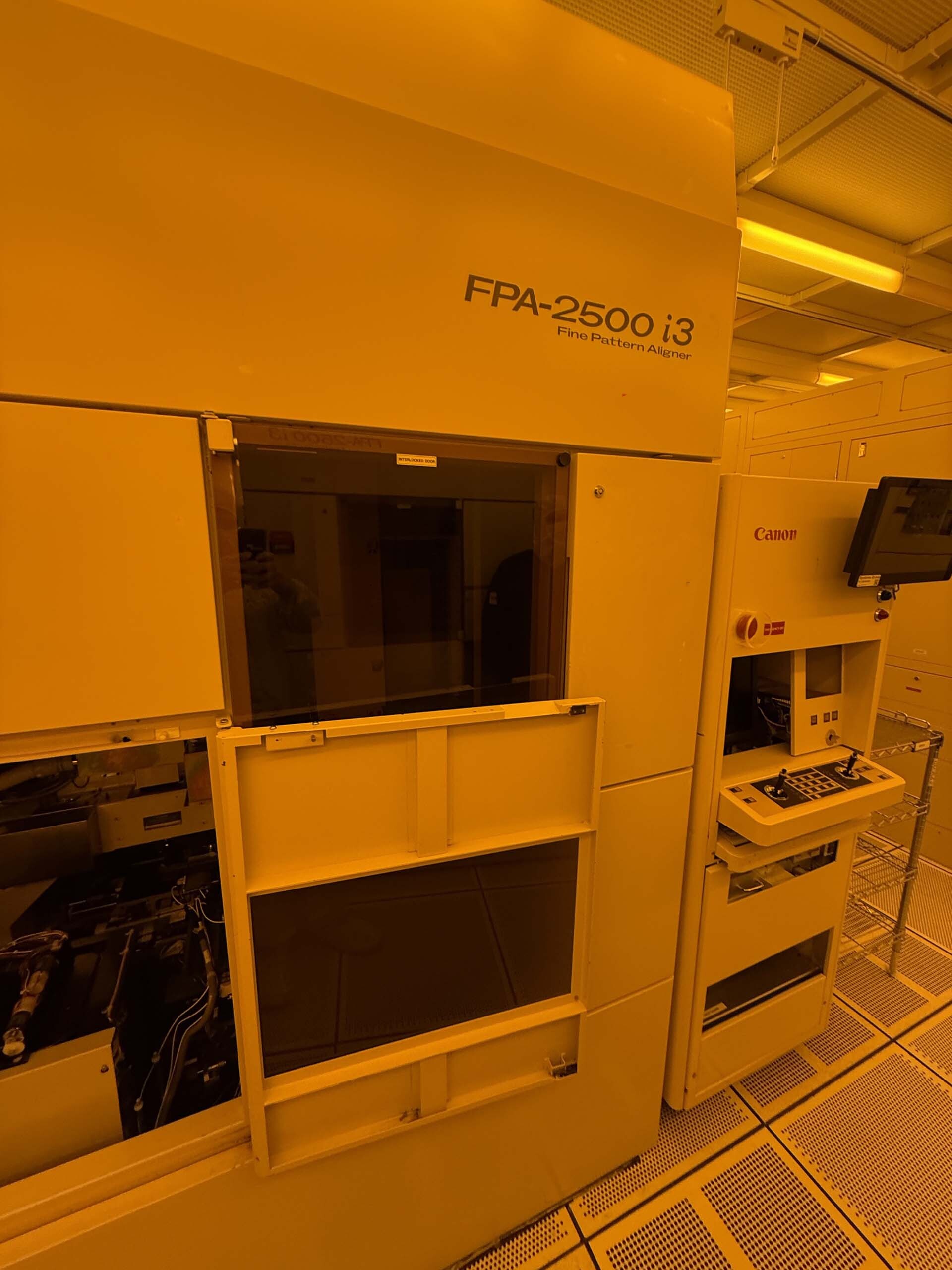 Photo Used CANON FPA 2500 i3 For Sale